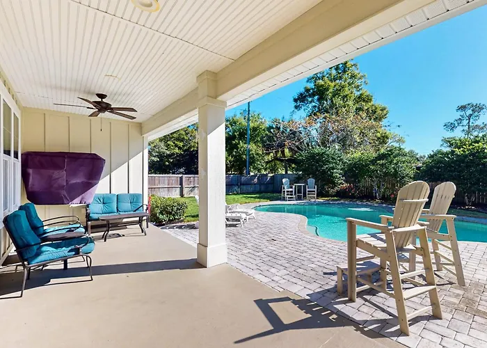 Contemporary Dog-friendly Retreat With Pool & Patio - Near Shops & Attractions Holiday home Pensacola