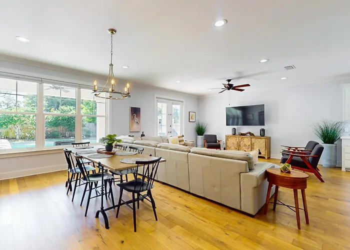 Contemporary Dog-friendly Retreat With Pool & Patio - Near Shops & Attractions
