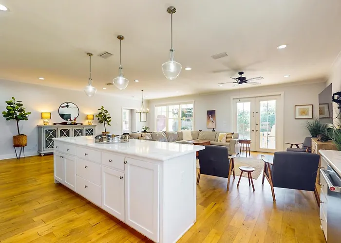 Contemporary Dog-friendly Retreat With Pool & Patio - Near Shops & Attractions * Pensacola