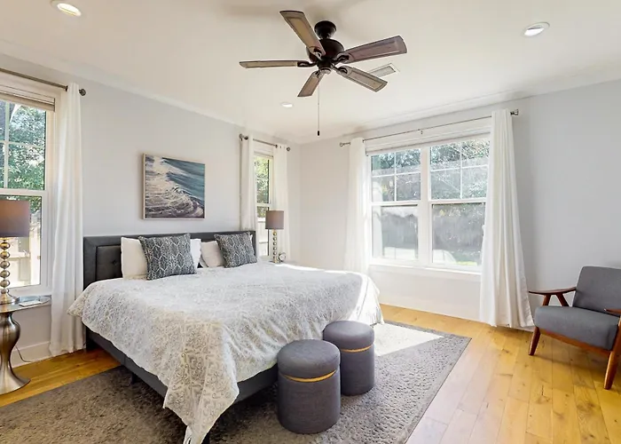 Contemporary Dog-friendly Retreat With Pool & Patio - Near Shops & Attractions * Pensacola