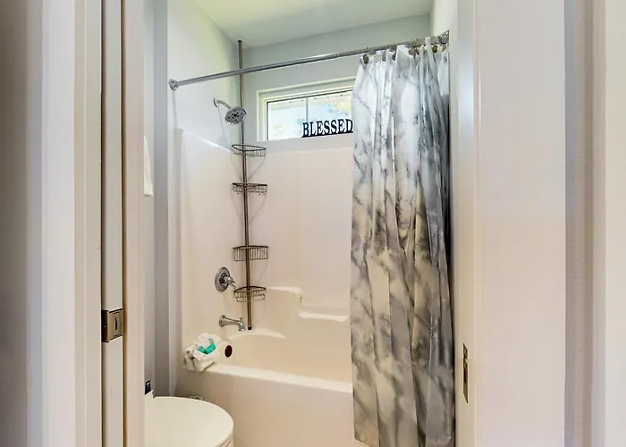 Contemporary Dog-friendly Retreat With Pool & Patio - Near Shops & Attractions